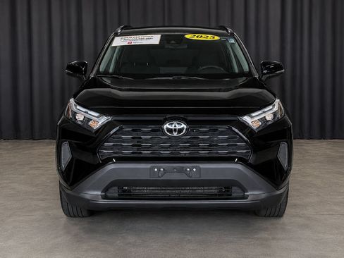 Used 2025 Toyota RAV4 XLE FWD image 5