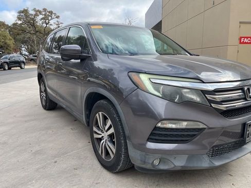 Used 2017 Honda Pilot EX image 5