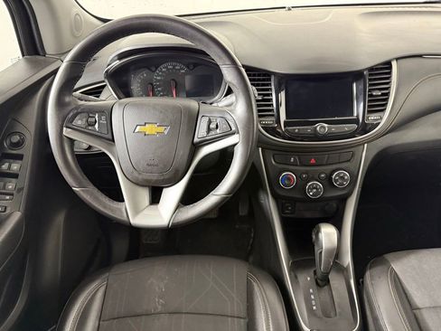 Used 2018 Chevrolet Trax LT w/ LT Convenience Package image 3