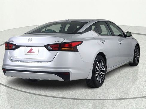 Used 2023 Nissan Altima 2.5 SV FWD image 5