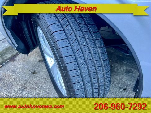 Used 2015 Subaru Forester 2.5i Premium w/ All-Weather Package AWD/4WD image 13