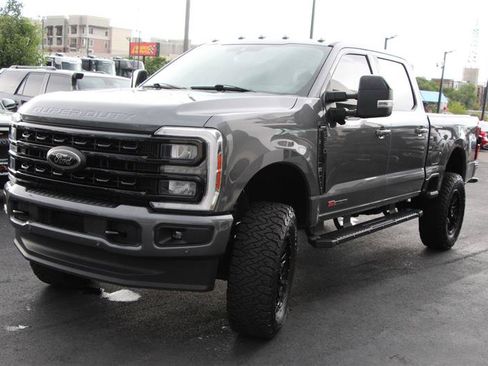 Used 2023 Ford F350 Lariat w/ Lariat Ultimate Package AWD/4WD image 4