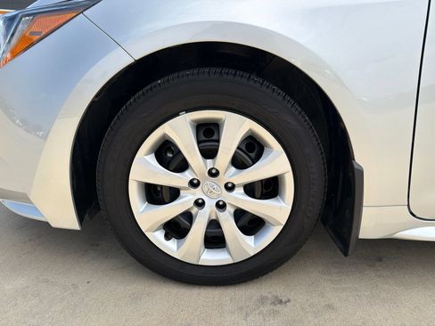 Used 2025 Toyota Corolla LE FWD image 10