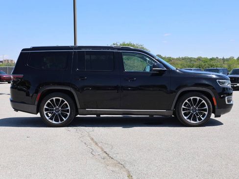 Used 2022 Jeep Wagoneer Series III w/ Premium Group I AWD/4WD image 7