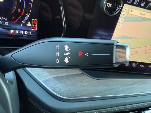 New 2025 Chevrolet Suburban High Country image 38