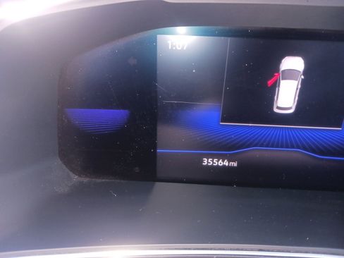 Used 2022 Volkswagen Tiguan SE w/ Panoramic Sunroof Package image 4