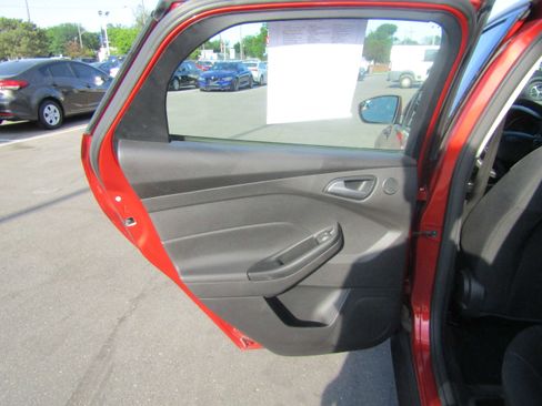 Used 2018 Ford Focus SEL FWD image 14