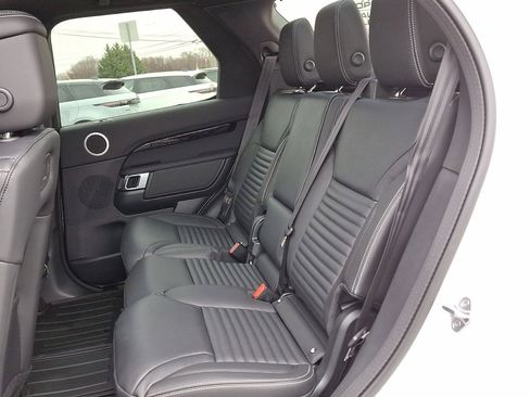 Certified 2025 Land Rover Discovery S image 28