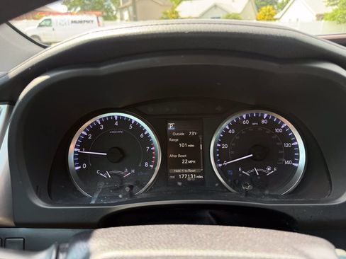 Used 2019 Toyota Highlander LE FWD image 17