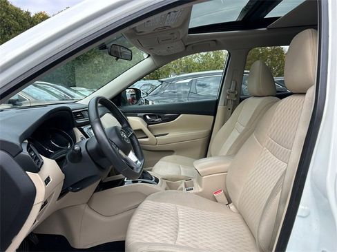 Used 2017 Nissan Rogue SV image 10