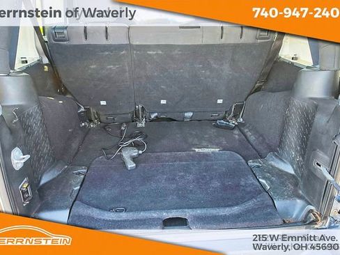 Used 2016 Jeep Wrangler Unlimited Rubicon w/ Connectivity Group AWD/4WD image 13