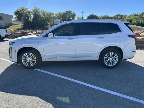Certified 2025 Cadillac XT6 Luxury image 2