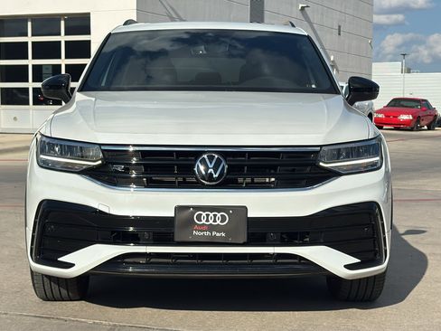 Used 2023 Volkswagen Tiguan SE R-Line image 2