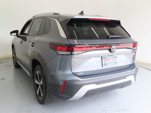 New 2025 Volkswagen Tiguan SE image 7