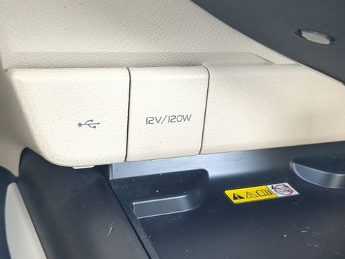 Used 2024 Toyota Camry XLE image 27