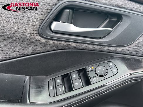 Used 2023 Nissan Rogue SV image 37