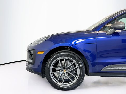 Certified 2025 Porsche Macan AWD/4WD image 29