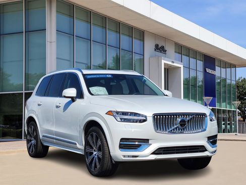 Certified 2025 Volvo XC90 B6 Plus w/ Protection Package Premier image 2