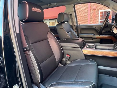 Used 2018 Chevrolet Silverado 2500 High Country w/ Duramax Plus Package image 24