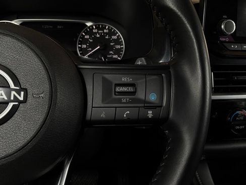 Used 2025 Nissan Pathfinder SV FWD image 35