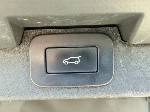 Used 2023 Land Rover Discovery HSE R-Dynamic AWD/4WD image 24