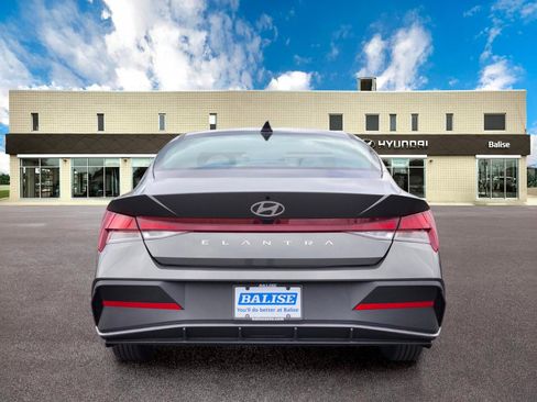 New 2026 Hyundai Elantra SE FWD image 4