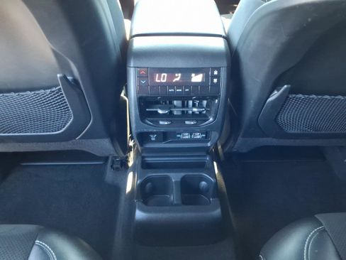 Used 2023 Jeep Grand Cherokee L Laredo image 16