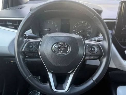 Used 2023 Toyota Corolla SE FWD image 3
