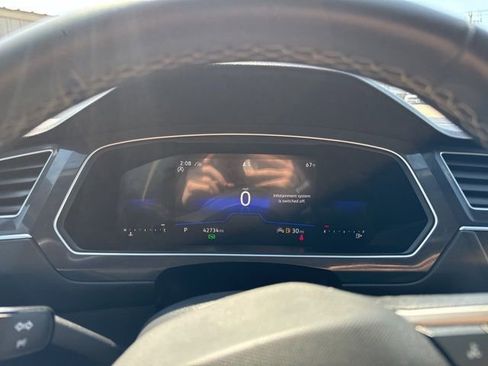 Used 2024 Volkswagen Tiguan SE image 22