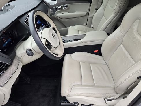 Used 2023 Volvo XC90 T8 Ultimate w/ Lounge Package image 22