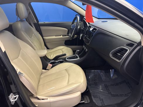 Used 2011 Chrysler 200 Limited FWD image 18