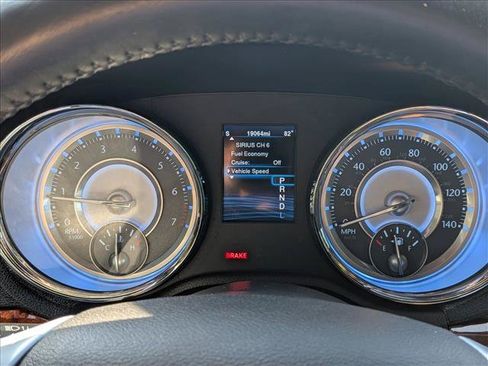 Used 2014 Chrysler 300 w/ Driver Convenience Group RWD image 12