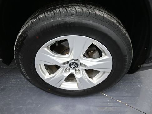 Used 2020 Toyota RAV4 XLE image 34