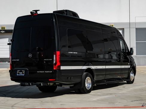 Used 2023 Mercedes-Benz Sprinter 3500 image 13