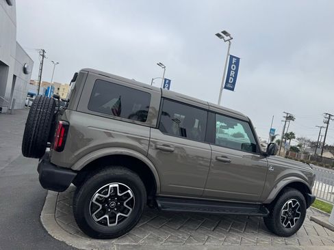 Used 2025 Ford Bronco Outer Banks image 2