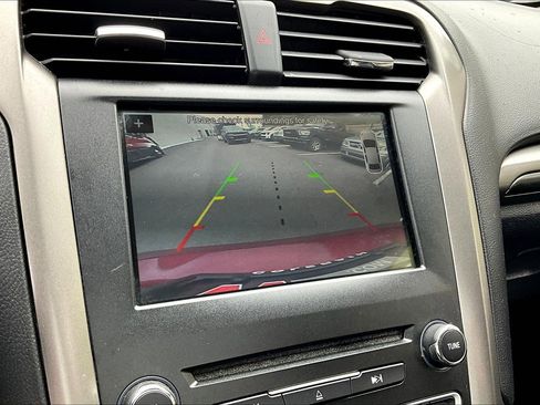 Used 2017 Ford Fusion SE w/ Equipment Group 201A FWD image 11