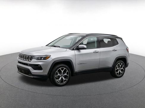 Used 2025 Jeep Compass Limited AWD/4WD image 3