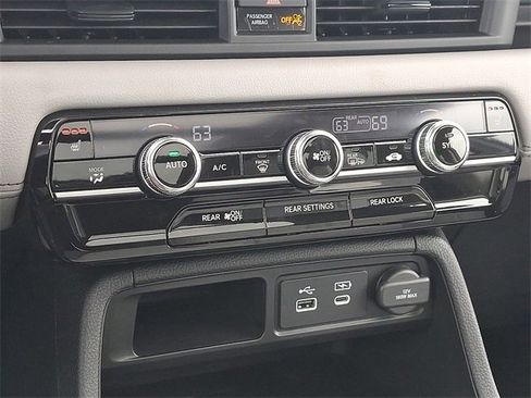 New 2025 Honda Pilot Touring image 14