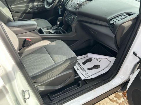 Used 2017 Ford Escape SE image 12