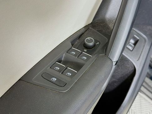 Used 2019 Volkswagen Tiguan SEL w/ 3rd Row Seat Package image 22