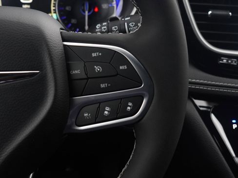 New 2026 Chrysler Pacifica Select image 18