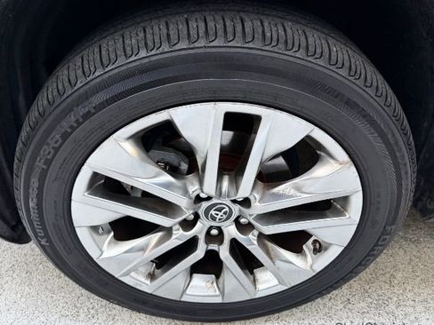 Used 2019 Toyota RAV4 Limited w/ Carpet Mat Package image 29