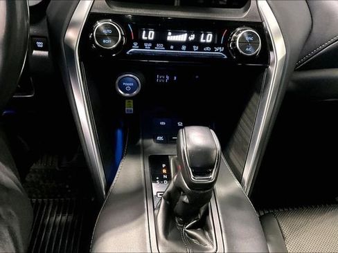 Used 2021 Toyota Venza XLE w/ Softex Package image 15