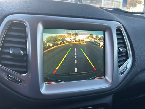 Used 2018 Jeep Compass Latitude w/ Popular Equipment Group image 12