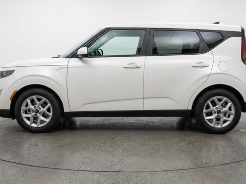 Used 2025 Kia Soul LX w/ LX Technology Package image 5