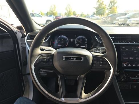 Used 2024 Jeep Grand Cherokee L Laredo AWD/4WD image 14