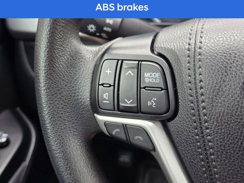 Used 2019 Toyota Highlander LE image 28