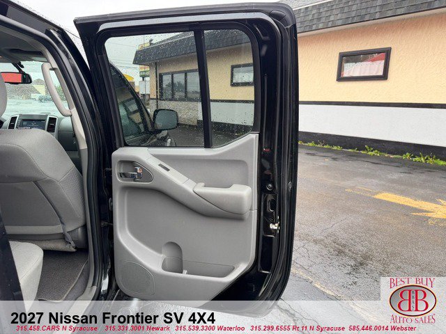 Used 2020 Nissan Frontier SV w/ Midnight Edition Floor Mats AWD/4WD image 14