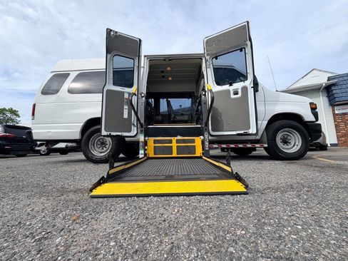 Used 2014 Ford E-250 and Econoline 250 Extended w/ Power Group RWD image 54