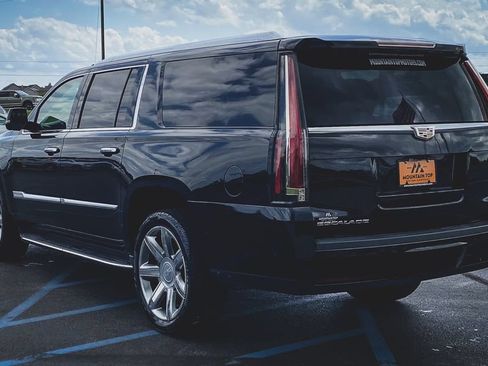 Used 2018 Cadillac Escalade ESV Luxury AWD/4WD image 7
